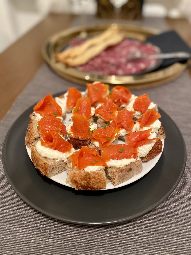 crostini con salmone