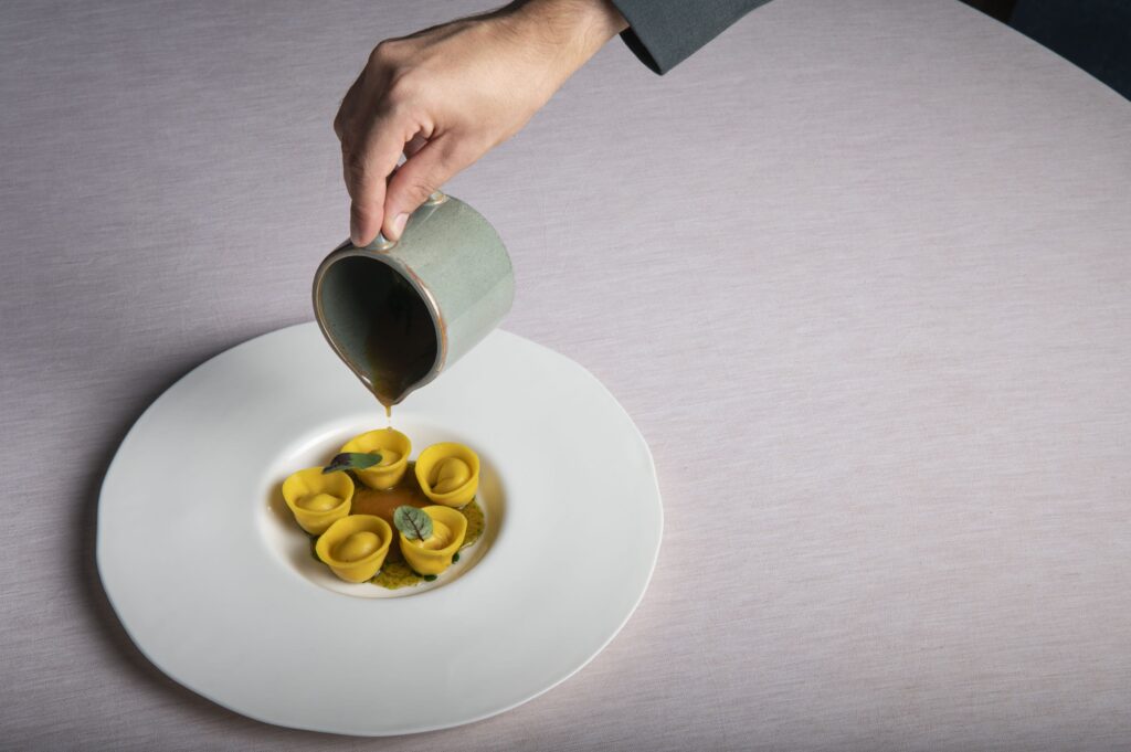 Visione Restaurant and Living: tortello ripieno di coniglio tandoori, timo e limone