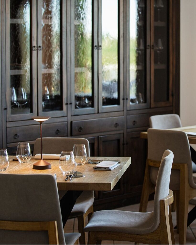 Sala e mise en place, Visione Restaurant a Barbaresco